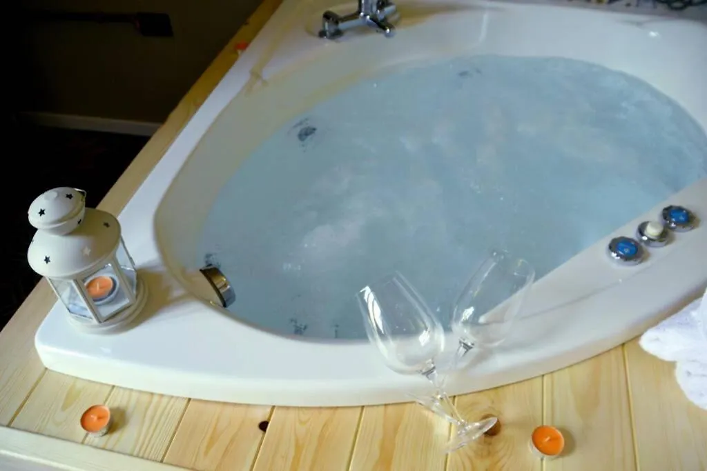 Wineexperience- Wine&Jacuzzi Suite Λέτσε