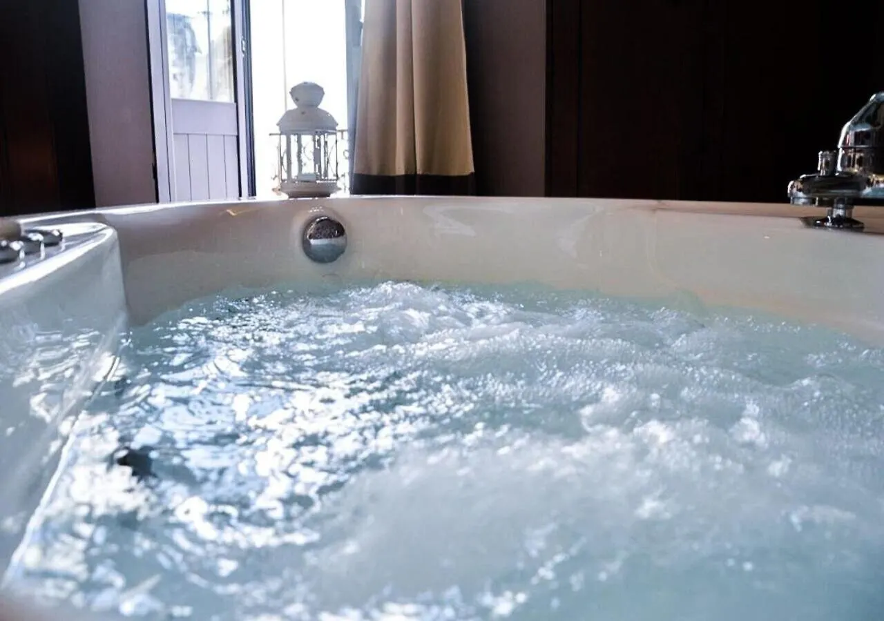 Wineexperience- Wine&Jacuzzi Suite Λέτσε
